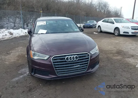 2015 Audi A3 2.0T Premium z USA, uszkodzony, nr VIN WAUBFGFF5F1046015